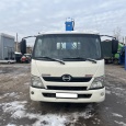Бортовой грузовик Hino 300 (Dutro) с КМУ Tadano. 2013 года выпуска