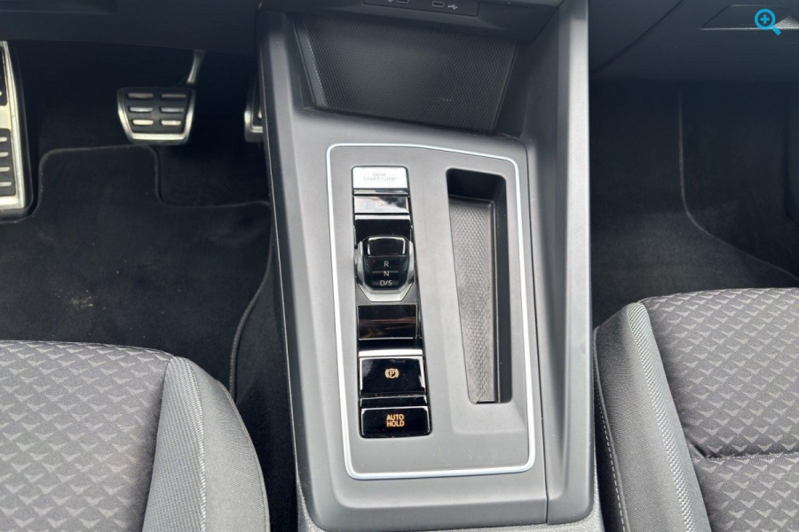 Volkswagen Golf VIII 1.5 eTSI DSG ACTIVE