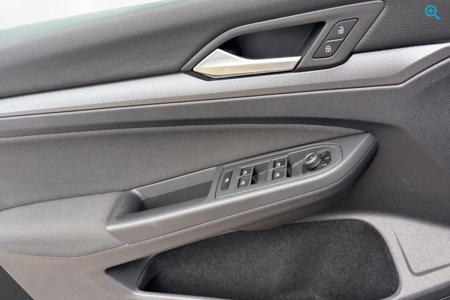 Volkswagen Golf VIII 1.5 eTSI DSG ACTIVE