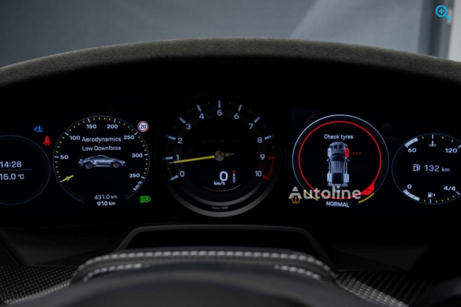 Porsche 911 Carrera 4 GTS 