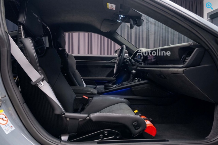 Porsche 911 Carrera 4 GTS 