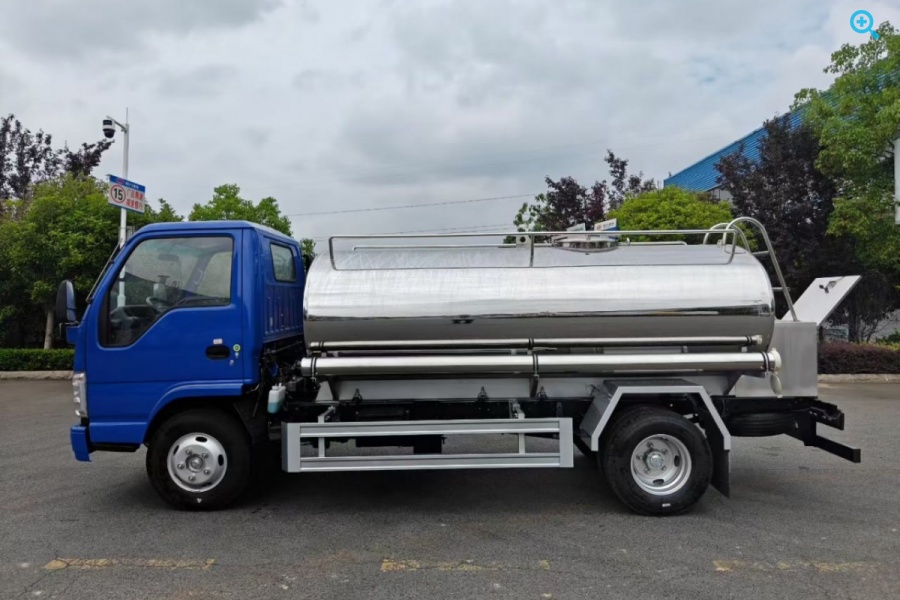 ISUZU 700P