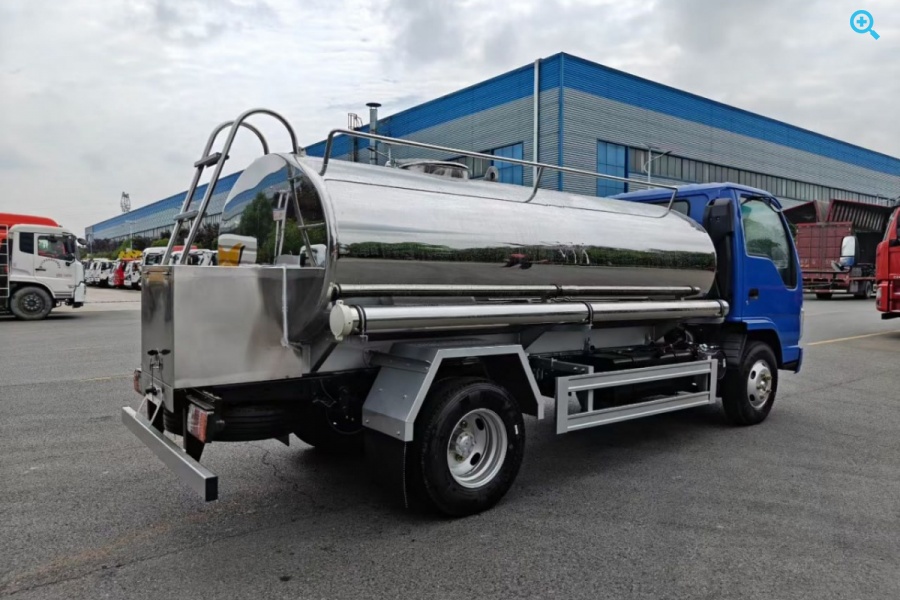 ISUZU 700P
