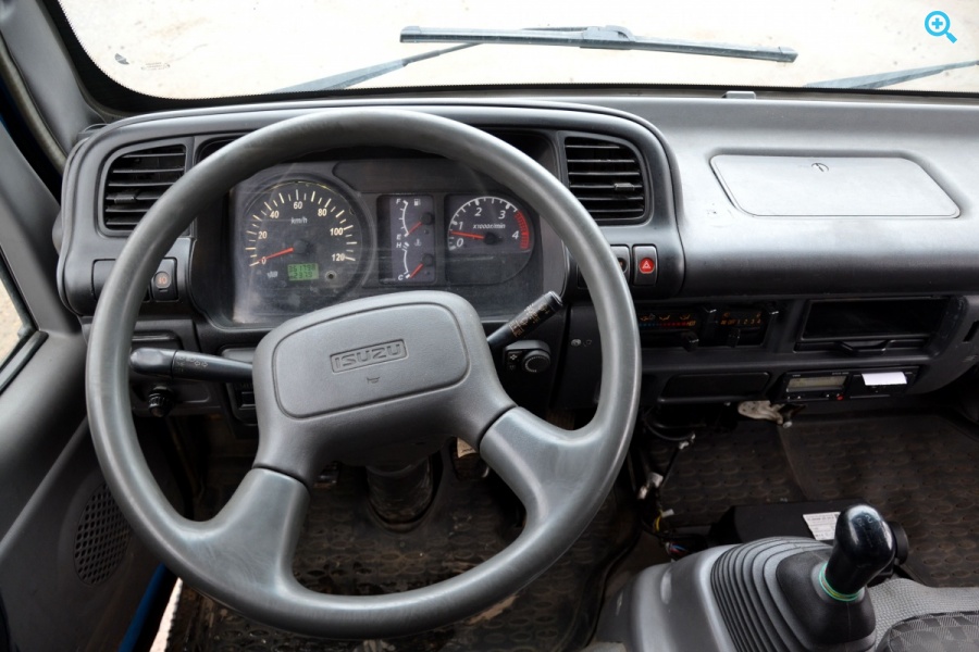 Грузовик Промтоварный Isuzu NQR75R