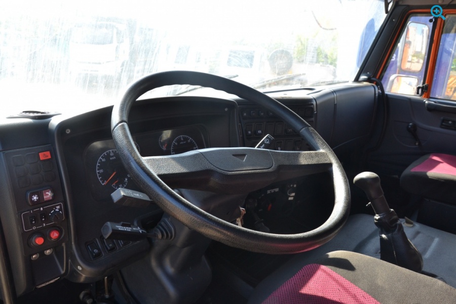 Самосвал Камаз 6520-53