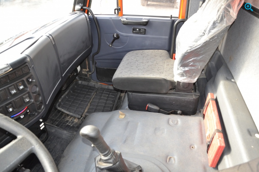 Самосвал Камаз 6520-53