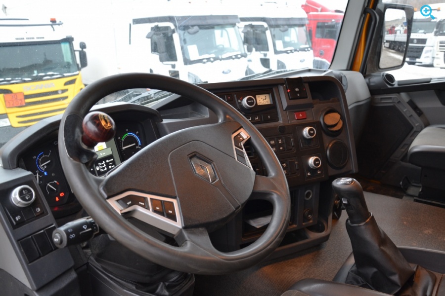 Renault Kerax 8x4 грузовой самосвал 2017г.в
