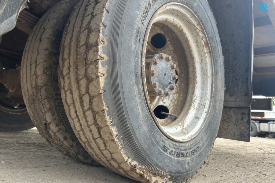 Бортовой (фургон) HINO 300 (27759A). 