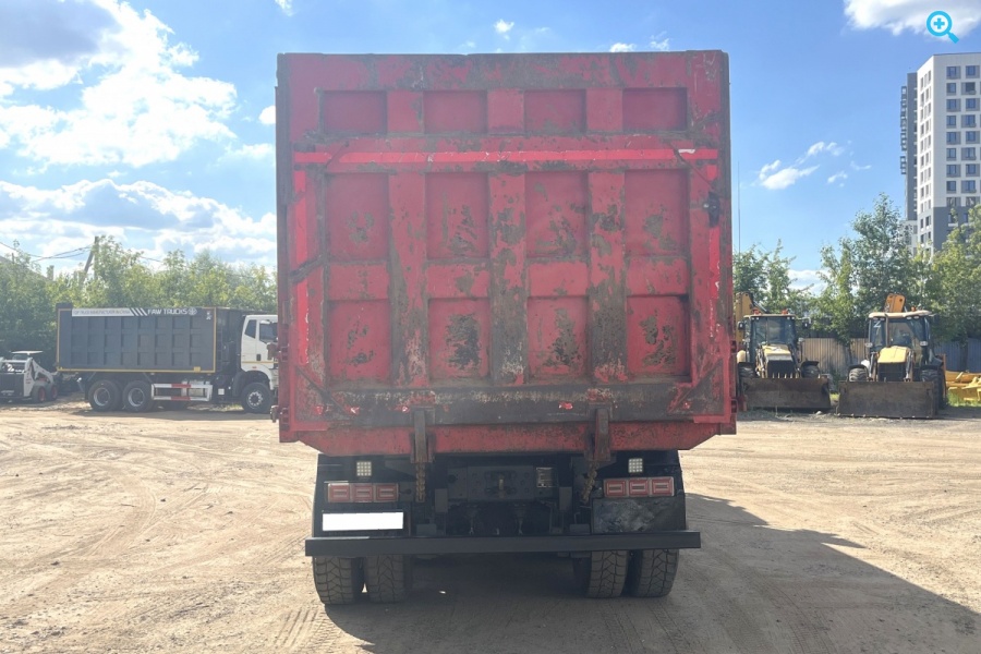 Самосвал HONGYAN 908 с колёсной формулой 8х4