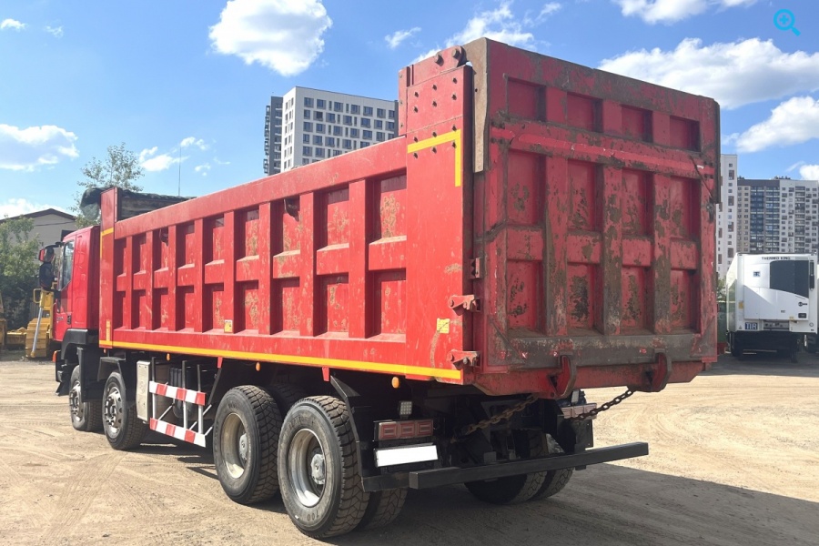 Самосвал HONGYAN 908 с колёсной формулой 8х4