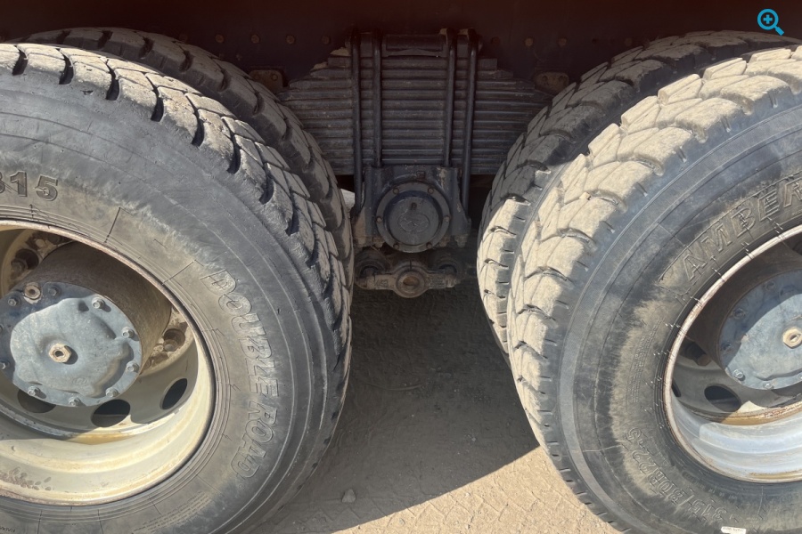 Самосвал HONGYAN 908 с колёсной формулой 8х4