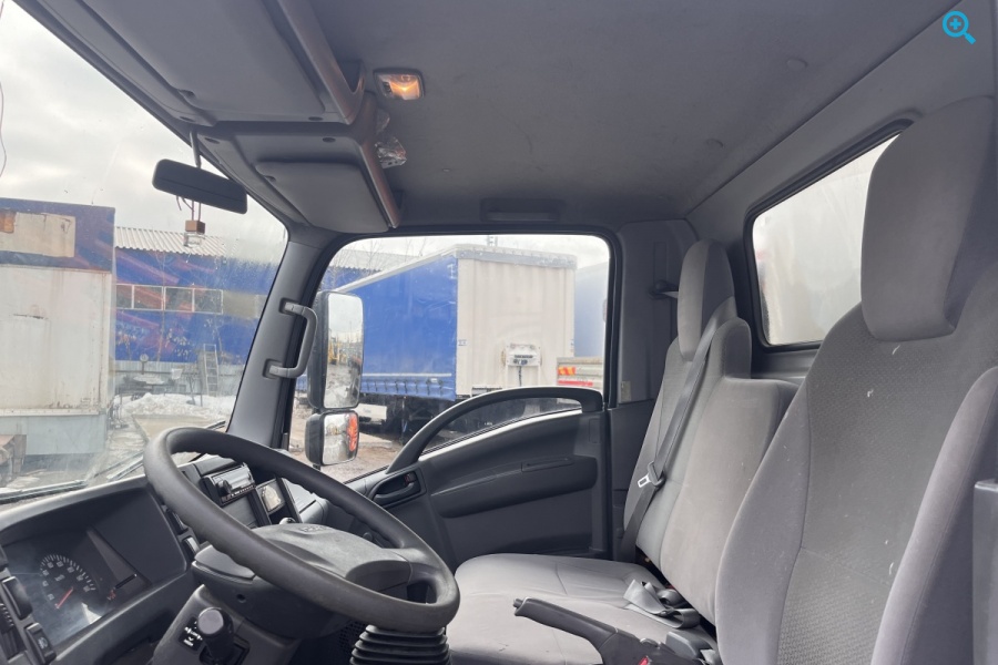 Грузовик бортовой тентованный Isuzu Elf 
