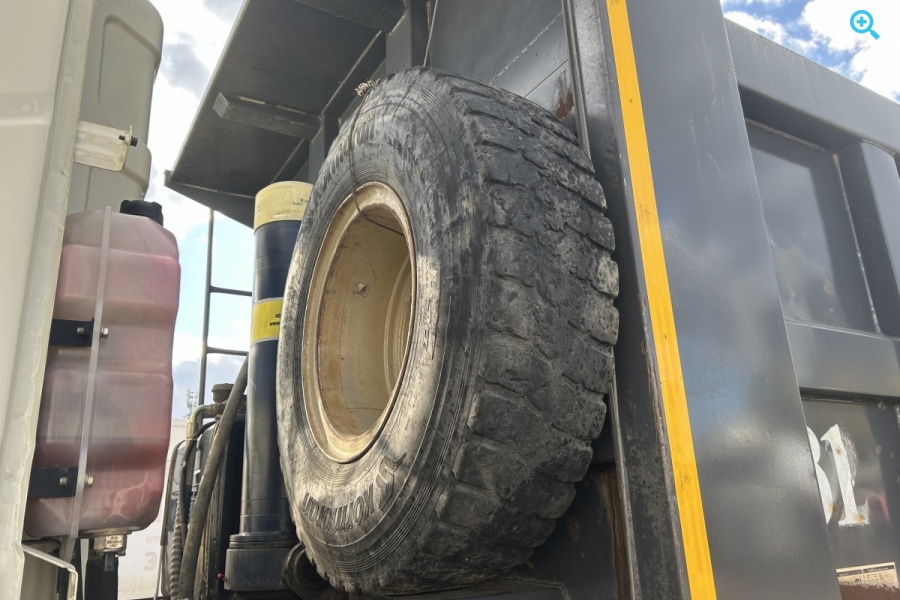 самосвал FAW J6