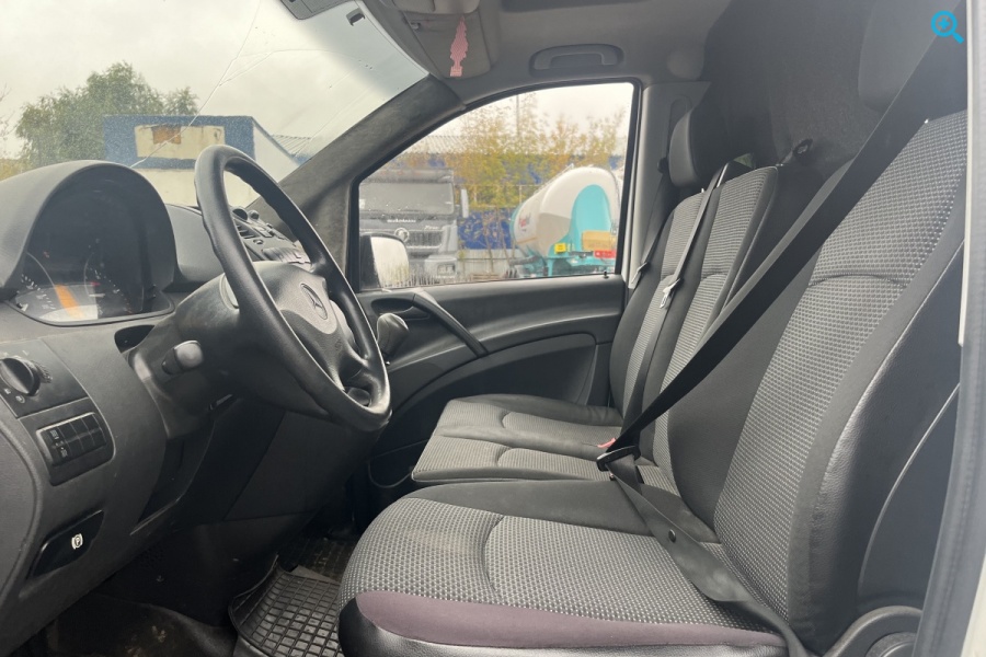 Грузовой цельнометаллический фургон Mercedes-benz. Год выпуска 2013