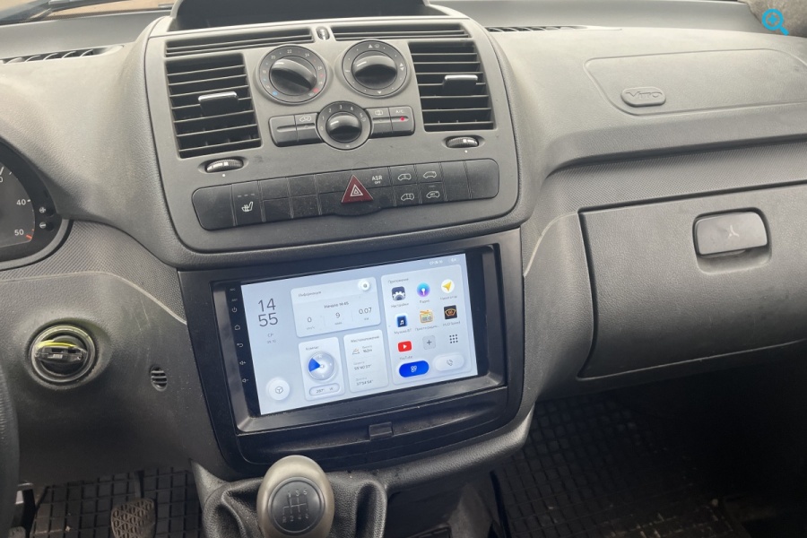 Грузовой цельнометаллический фургон Mercedes-benz. Год выпуска 2013