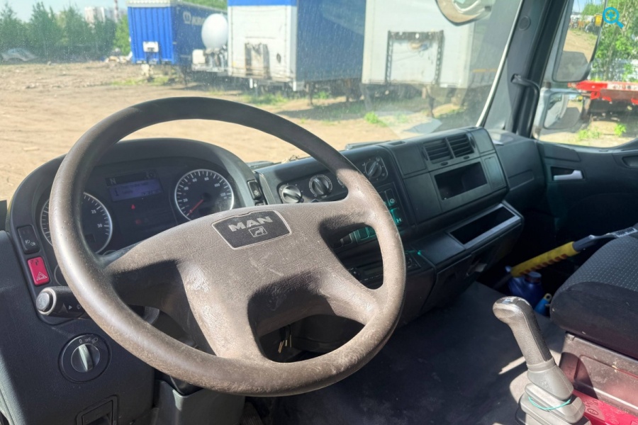 MAN TGL 8.220