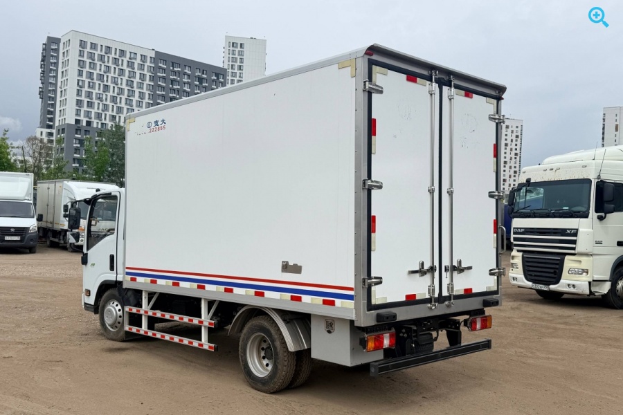 ISUZU ELF REFRIGERATED TRUCK EC7