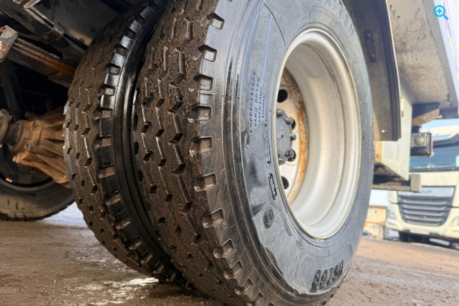 ISUZU ELF REFRIGERATED TRUCK EC7