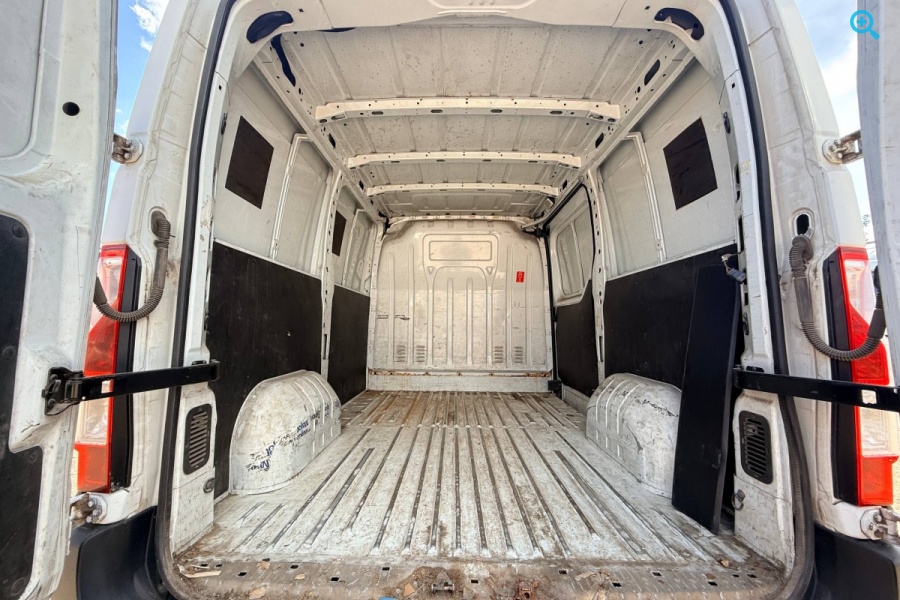 Renault Master.