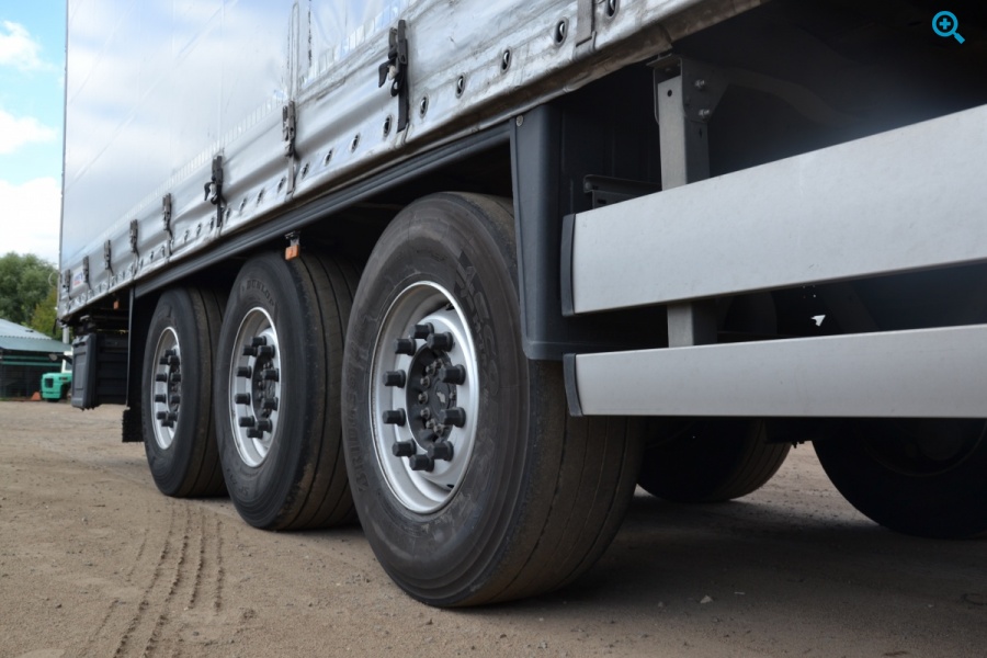 Пoлупpицеп шторный SCНMIТZ Саrgоbull SCВ*S3T