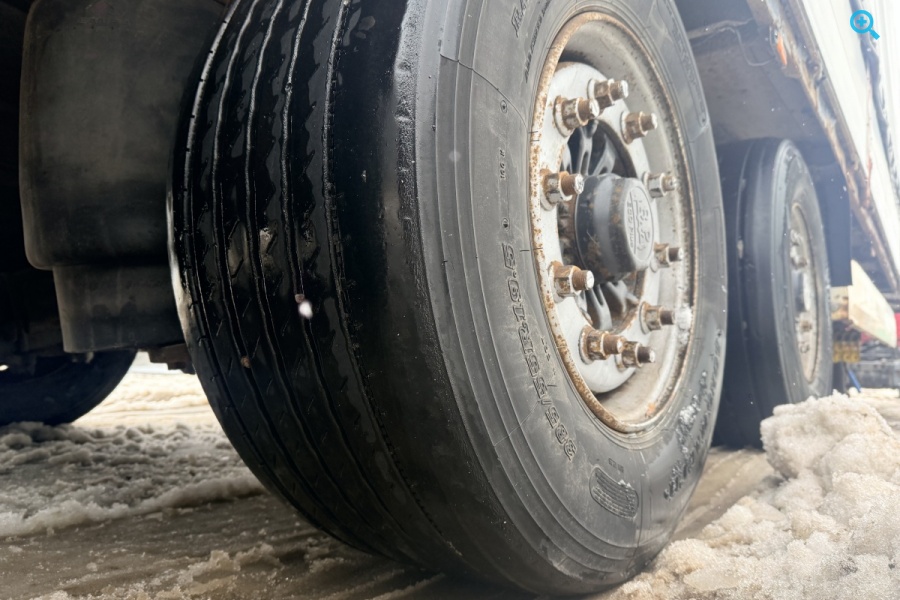 борт-тентованный KRONE SD.