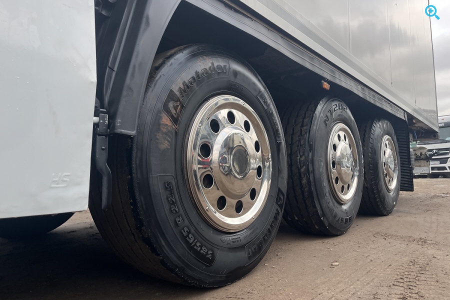 Полуприцеп рефрижератор KRONE SD (мясник). Год выпуска 2012.