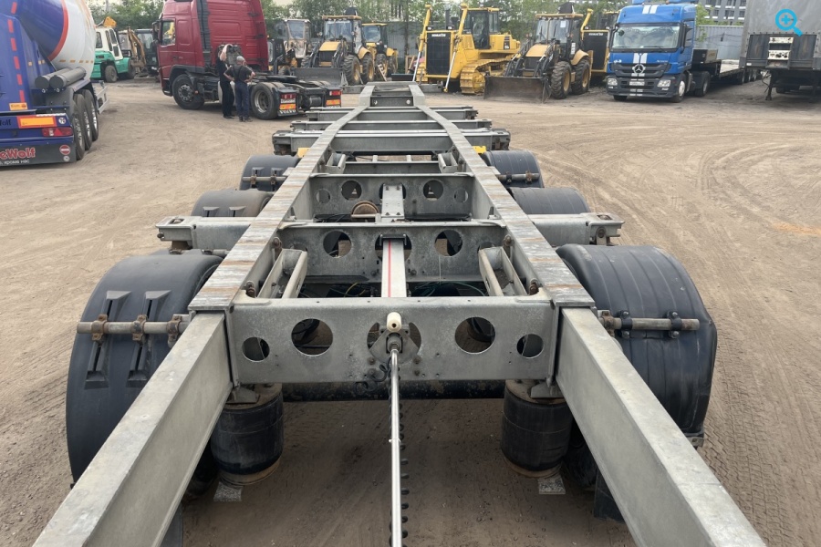 Полуприцеп контейнеровоз SCHMITZ SCF 24 G-45  раздвижной универсальный. 