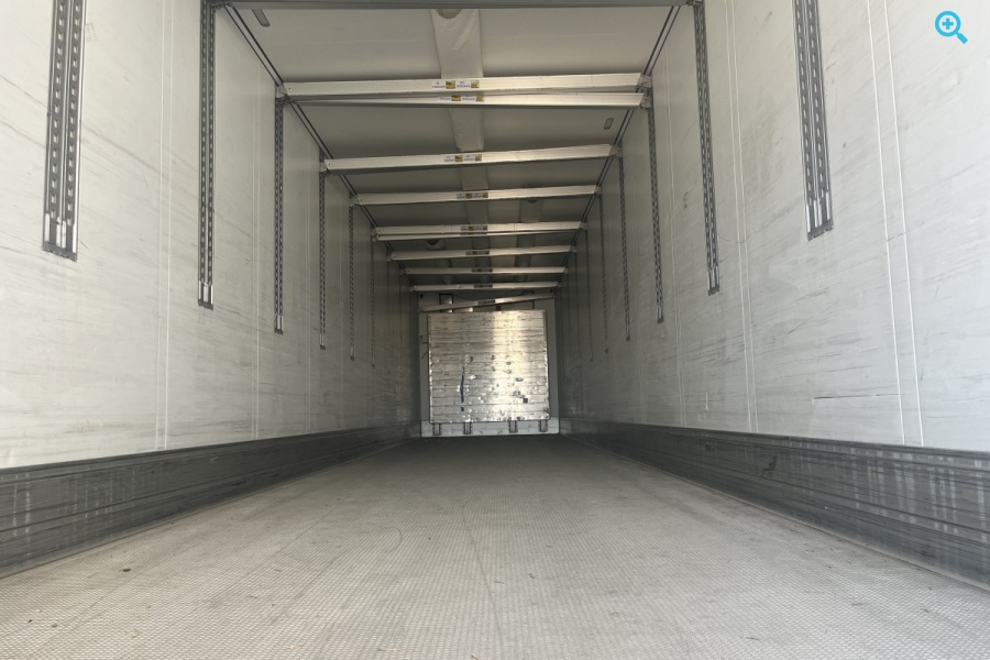 Полуприцеп рефрижератор 937702 (SCHMITZ).