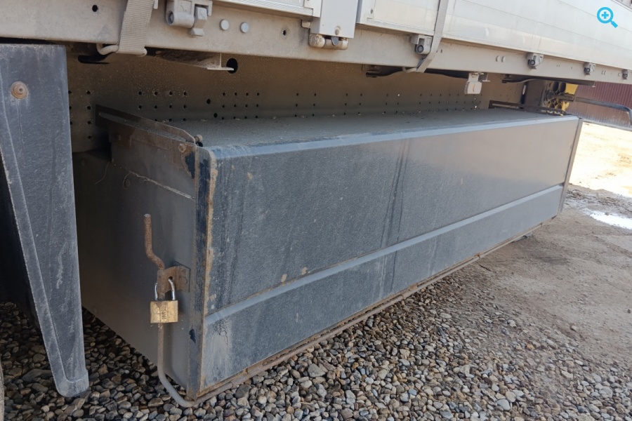 SCHMITZ  CARGOBULL 9084