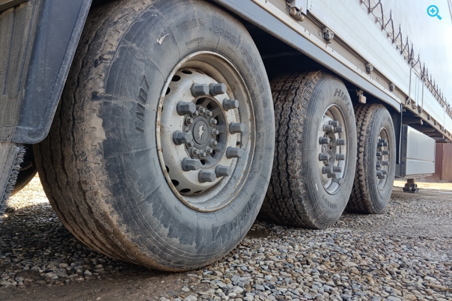 SCHMITZ  CARGOBULL 9084