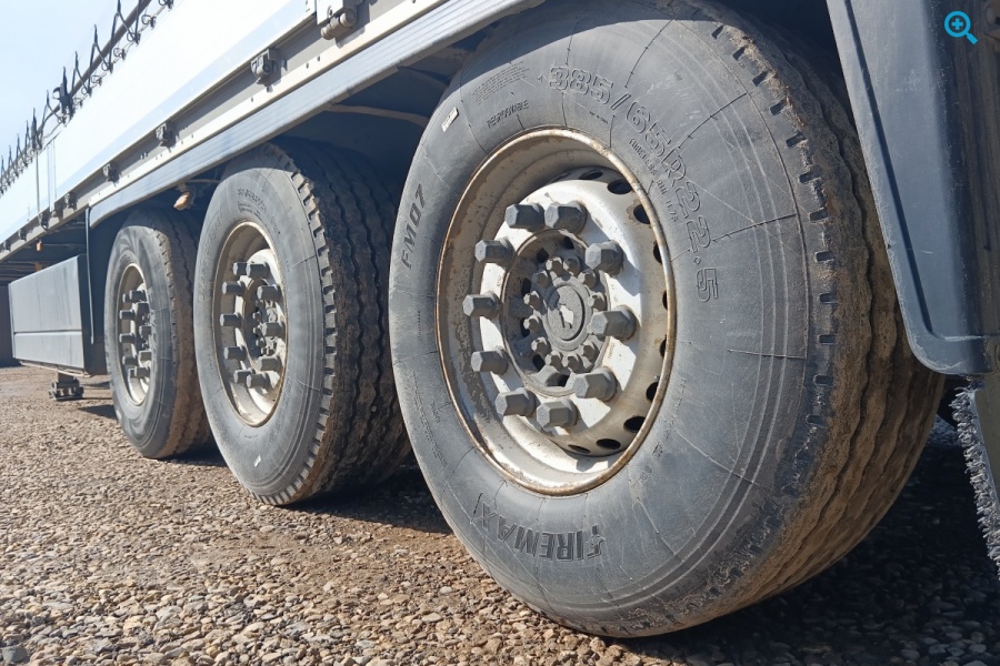 SCHMITZ  CARGOBULL 9084