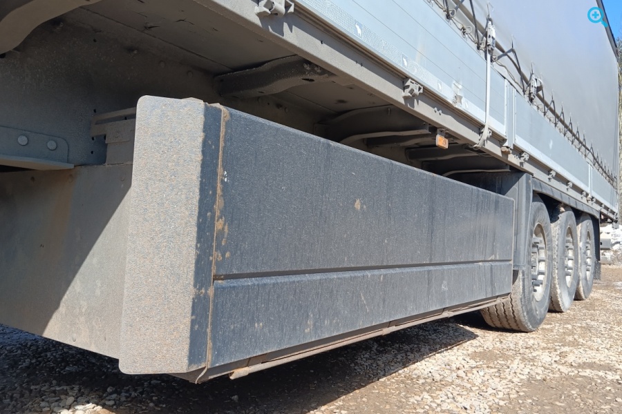 SCHMITZ  CARGOBULL 9084