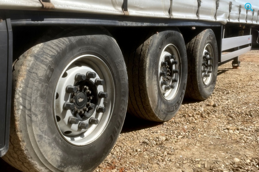 SCHMITZ CARGOBULL 9084