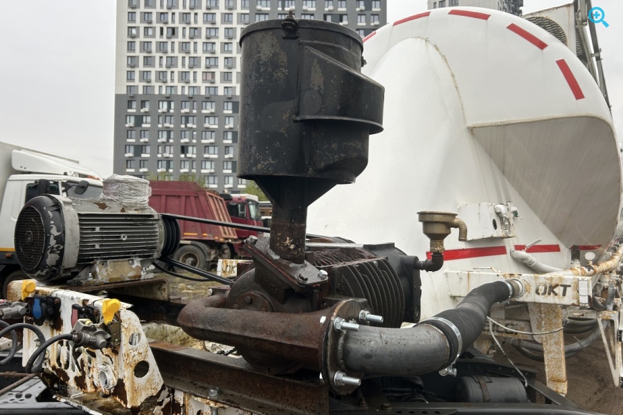 муковоз - комбикормовоз стальной ОКТ ТРЕЙЛЕР ДОРС