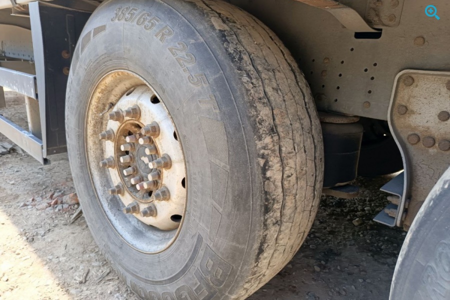 SCHMITZ CARGOBULL 9084