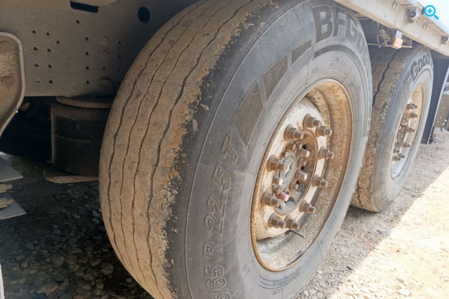 SCHMITZ CARGOBULL 9084