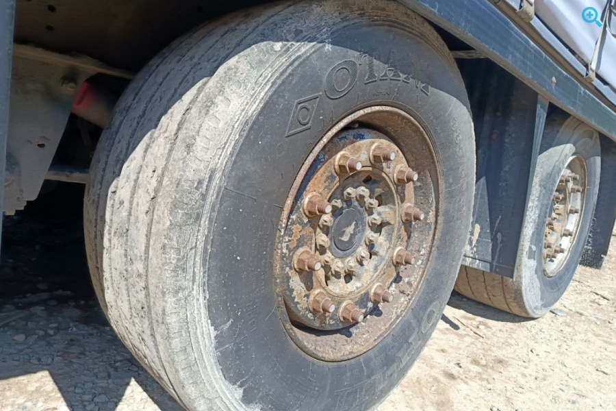 SCHMITZ CARGOBULL 9084