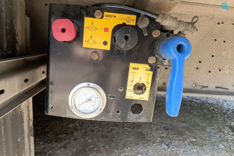 SCHMITZ CARGOBULL 9084