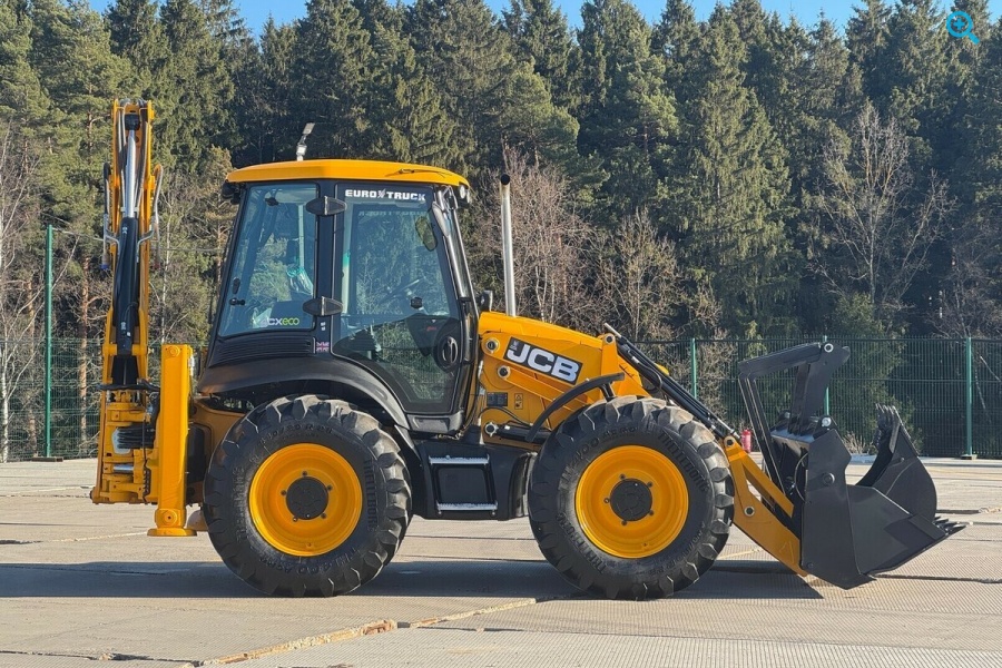 JCB 4СХ ECO на джойстике