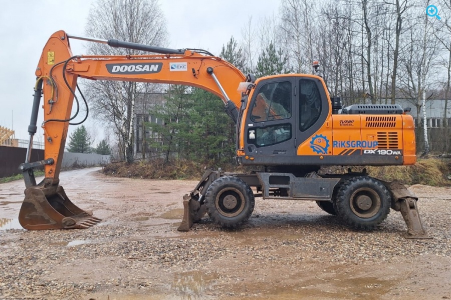 экскаватор Doosan 190WA.