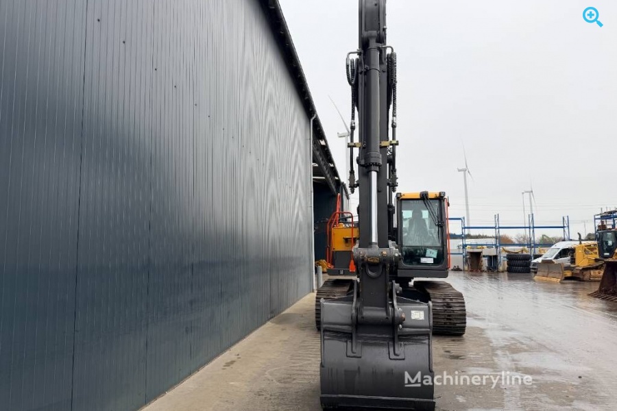 Гусеничный экскаватор Volvo EC210