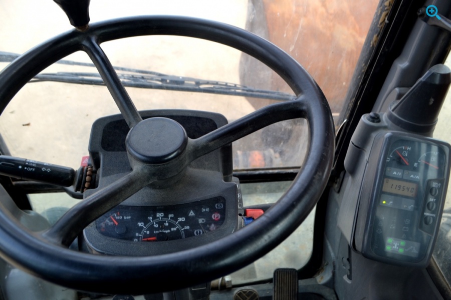 Экскаватор колесный полноповоротный Hitachi ZX130W