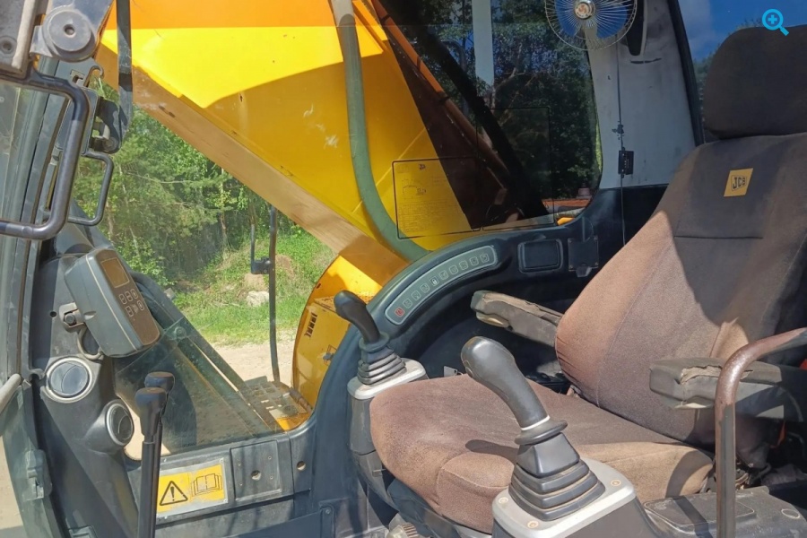 JCB JS330LC