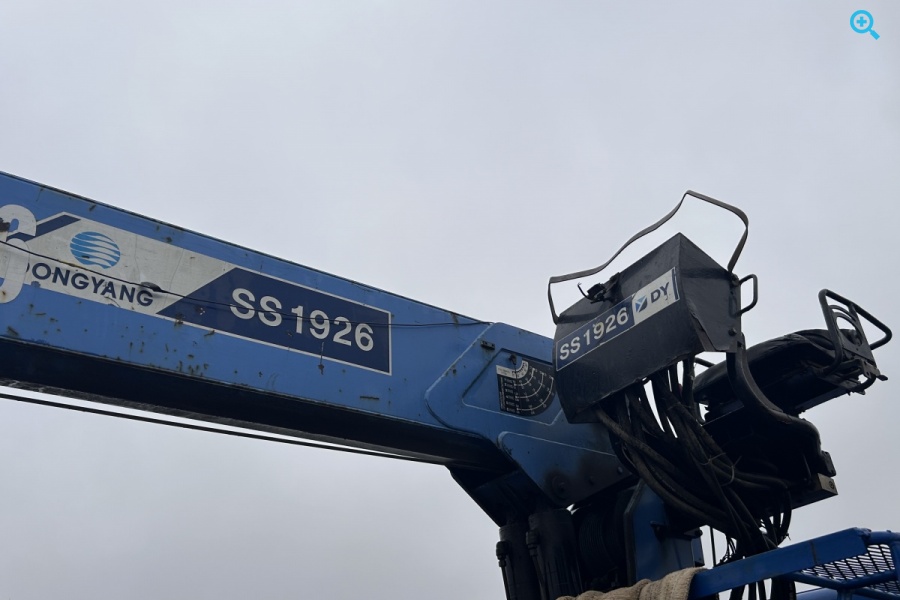 Бортовой грузовик КАМАЗ 65117 с КМУ DongYang