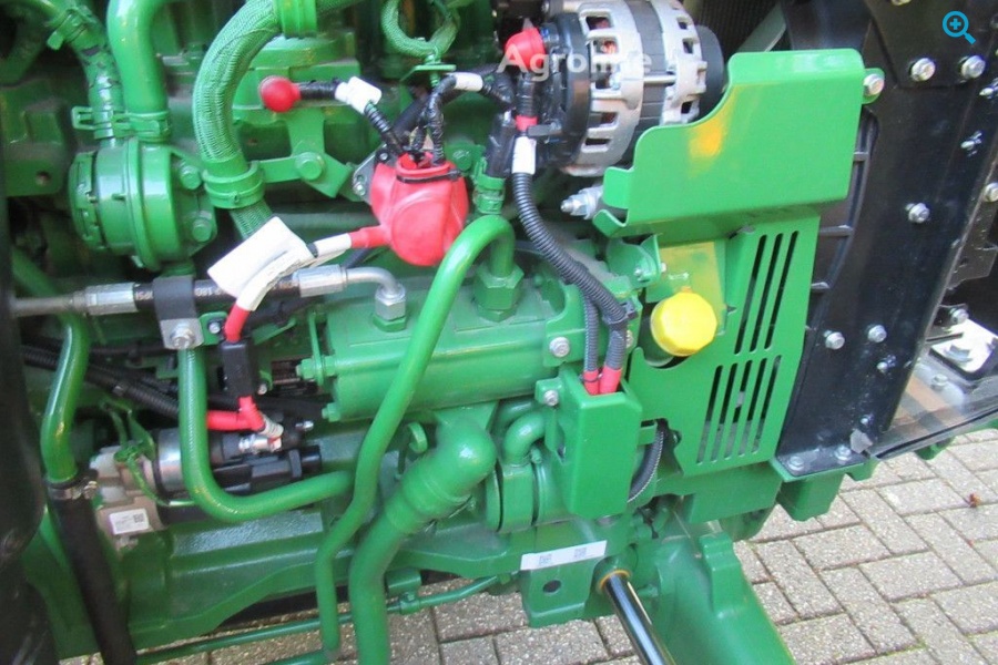 John Deere 5050e