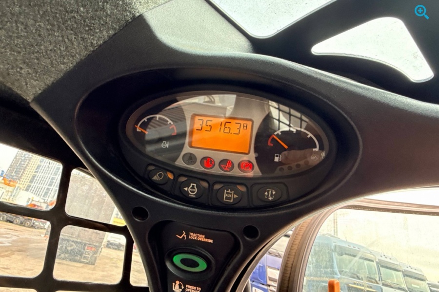 BOBCAT S570 (колёсный)
