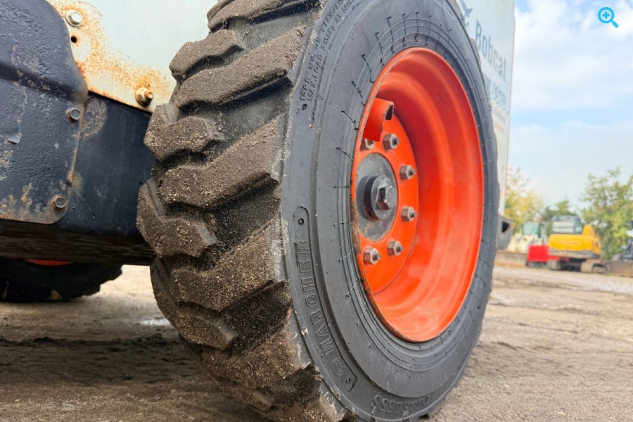 BOBCAT S570 (колёсный)