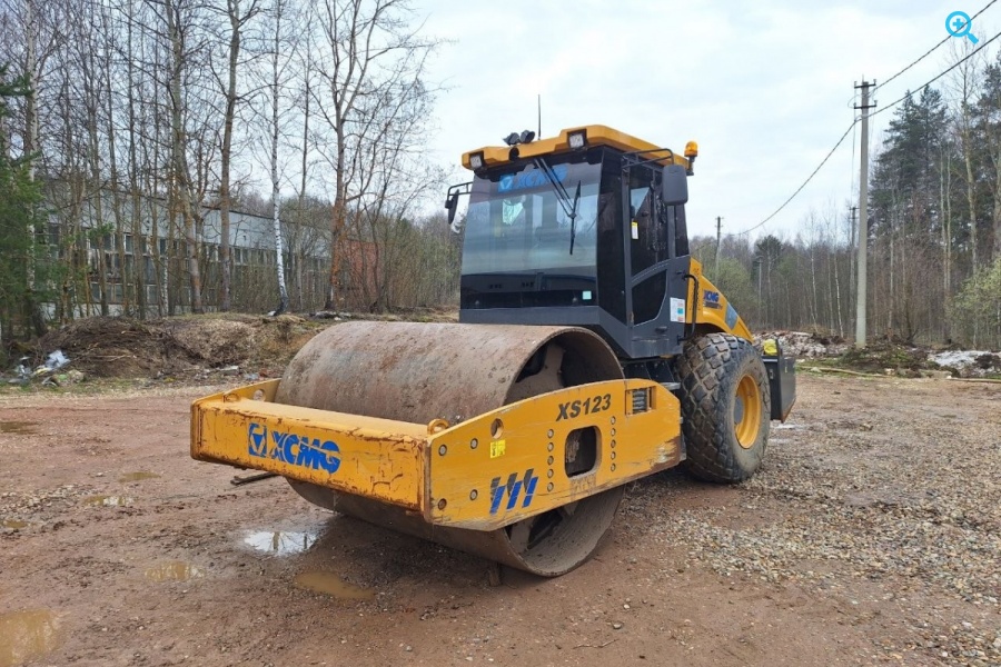 Каток XCMG XS123