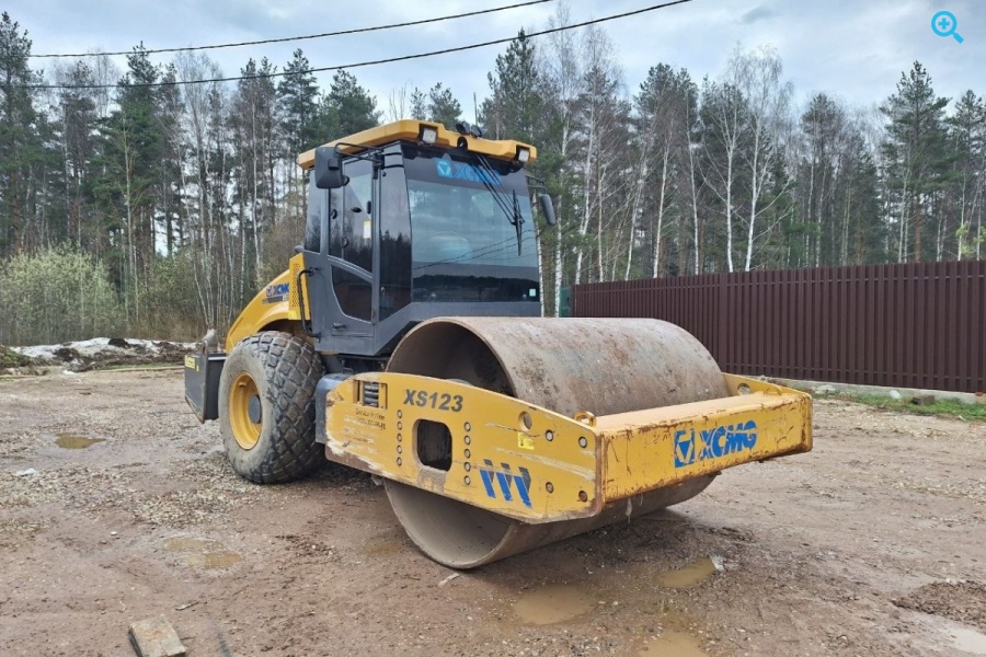 Каток XCMG XS123