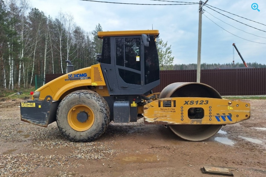 Каток XCMG XS123